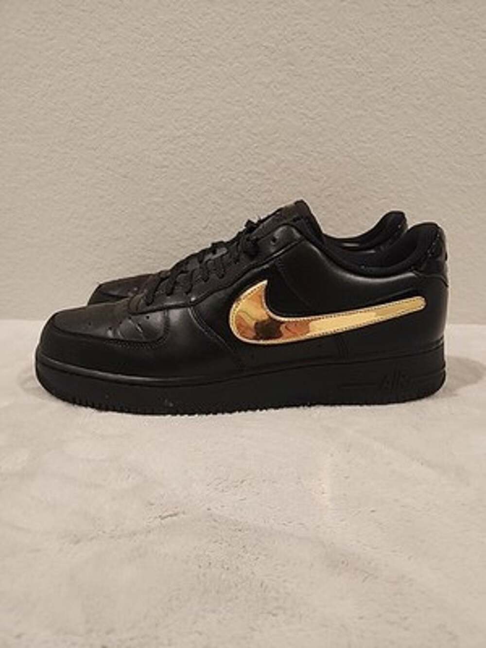 Nike Air Force 1 '07 LV8 Low Men's 13 Black Removable Gold Swoosh